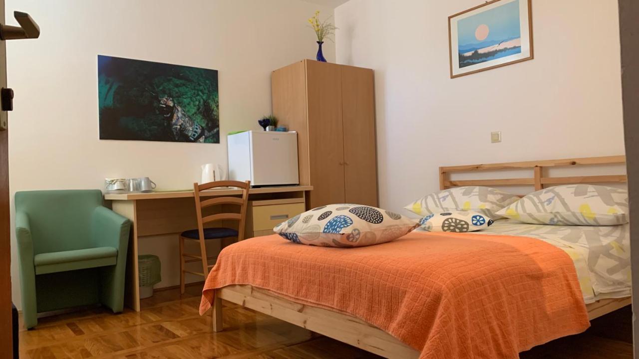 Studio Apartment And Rooms Adria Vodice Buitenkant foto