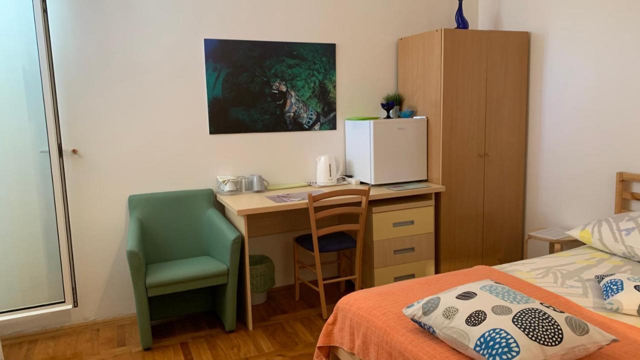 Studio Apartment And Rooms Adria Vodice Buitenkant foto