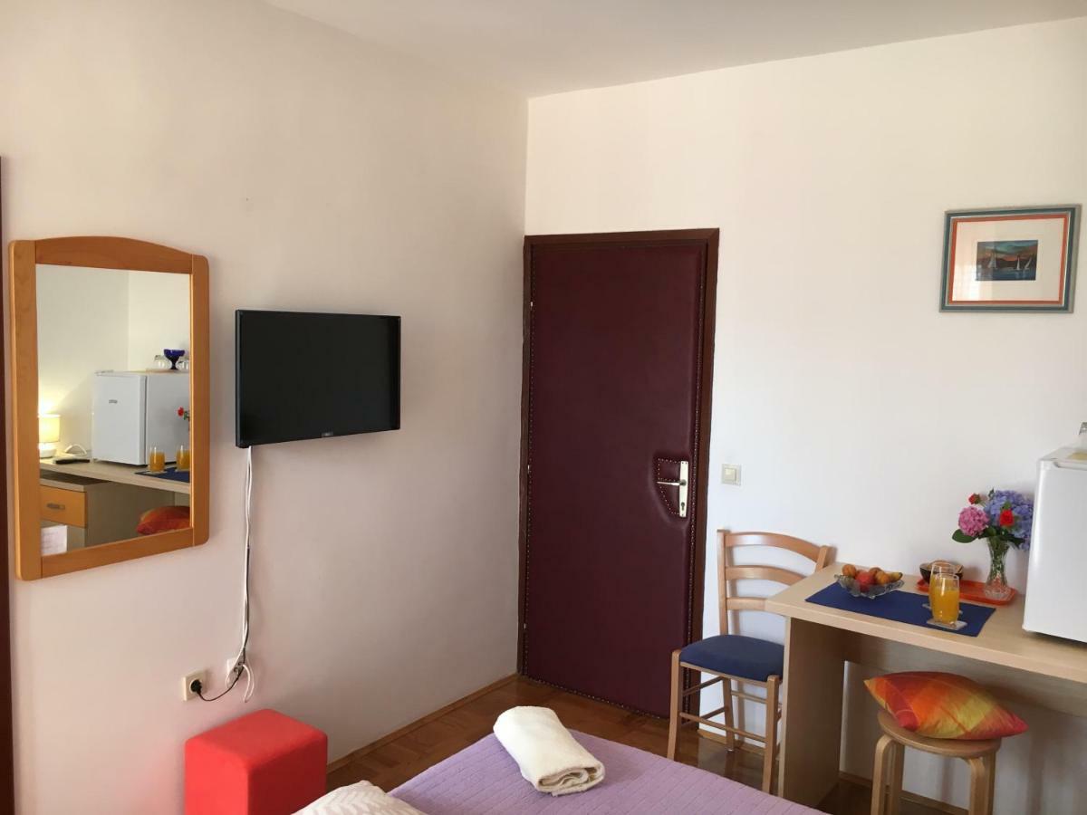 Studio Apartment And Rooms Adria Vodice Buitenkant foto